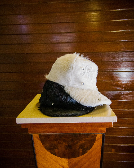 KW "Monochromes" Fitted